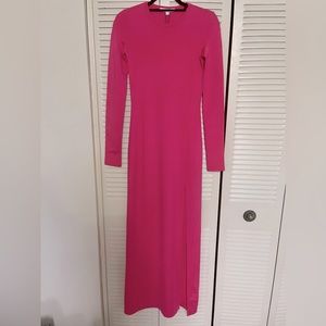 Elizabeth and James XS long pink dress has a side slit. NWT